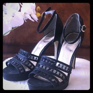 ADRIANNA PAPELL HEELS